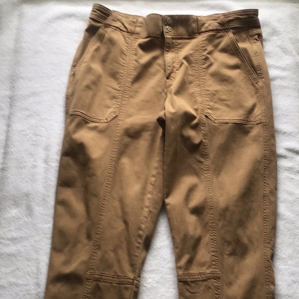 White House Black Market ‘Pret a Pedi’ Mid-Rise Straight Cropped Tan Pant Size6L